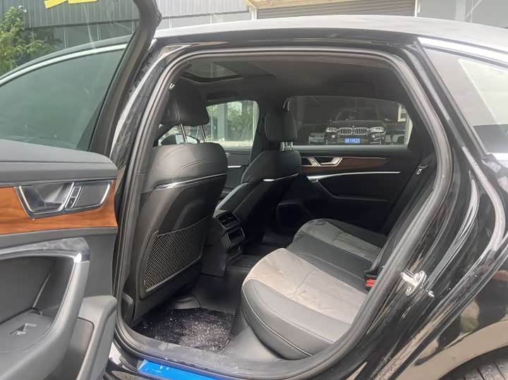 Фото 5 - Audi A6L