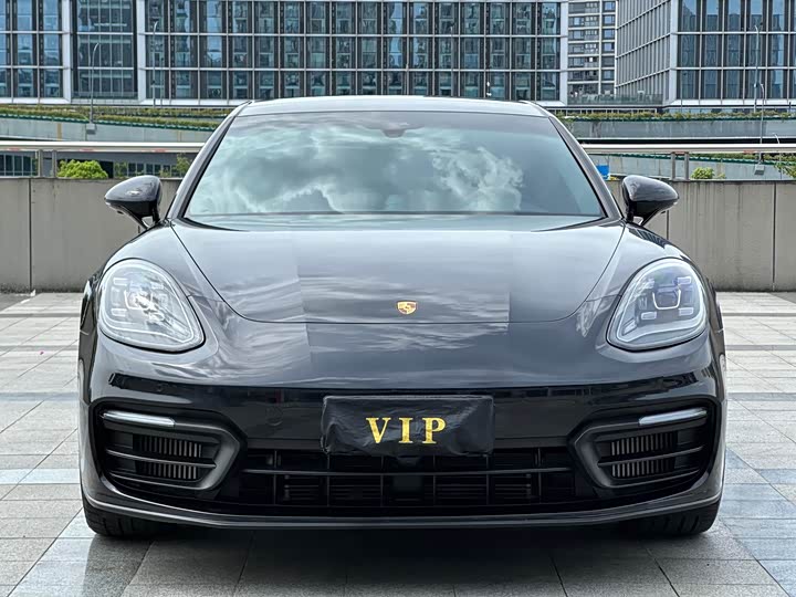 Фото 1 - Porsche Panamera