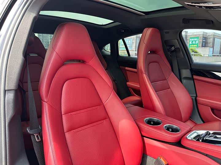 Фото 16 - Porsche Panamera