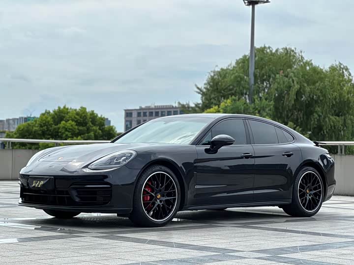 Фото 2 - Porsche Panamera