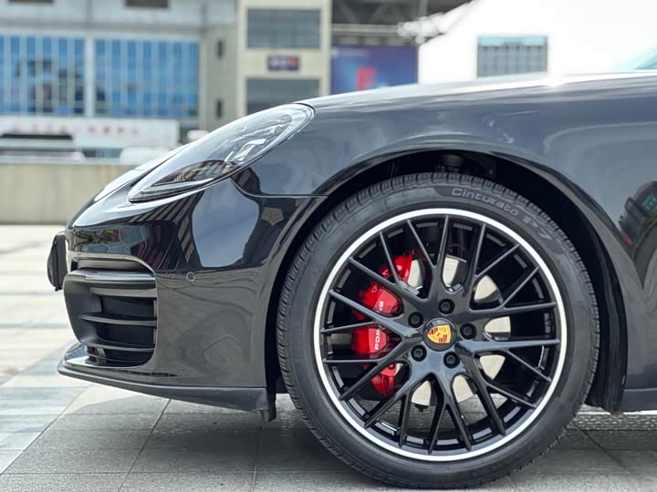 Фото 3 - Porsche Panamera