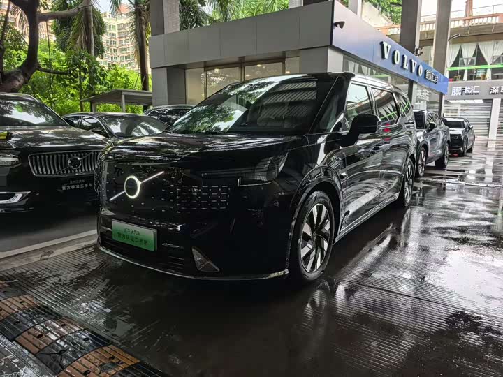 Фото 1 - Volvo EM90