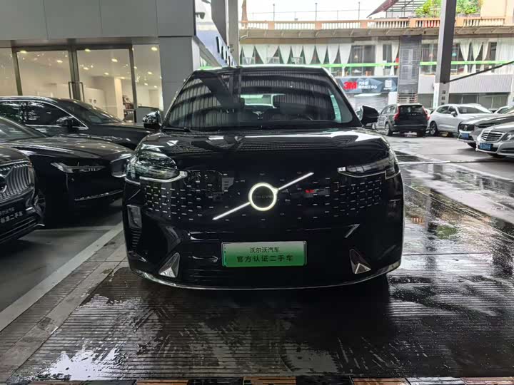 Фото 2 - Volvo EM90