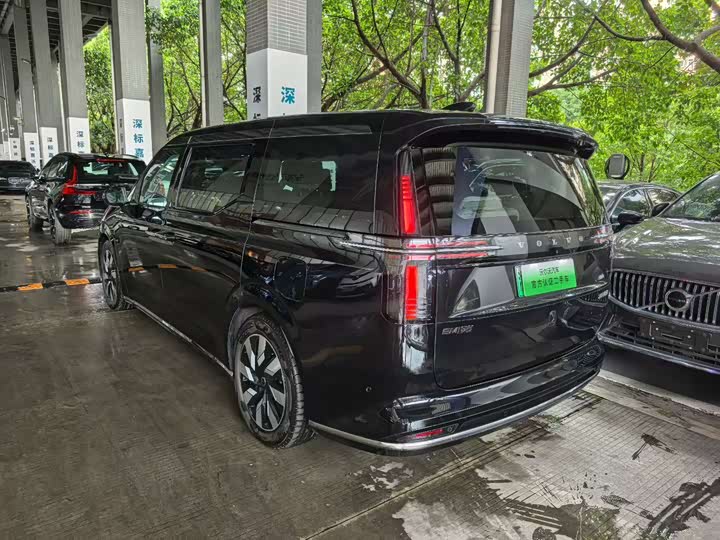 Фото 7 - Volvo EM90