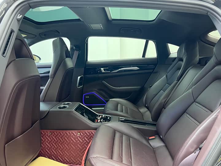 Фото 10 - Porsche Panamera