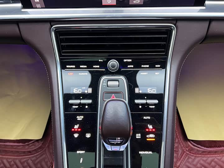 Фото 18 - Porsche Panamera