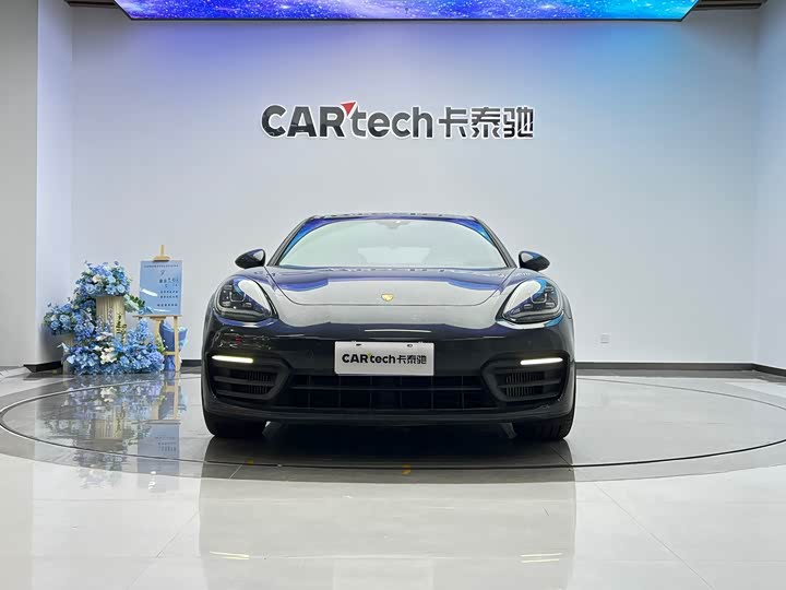 Фото 2 - Porsche Panamera