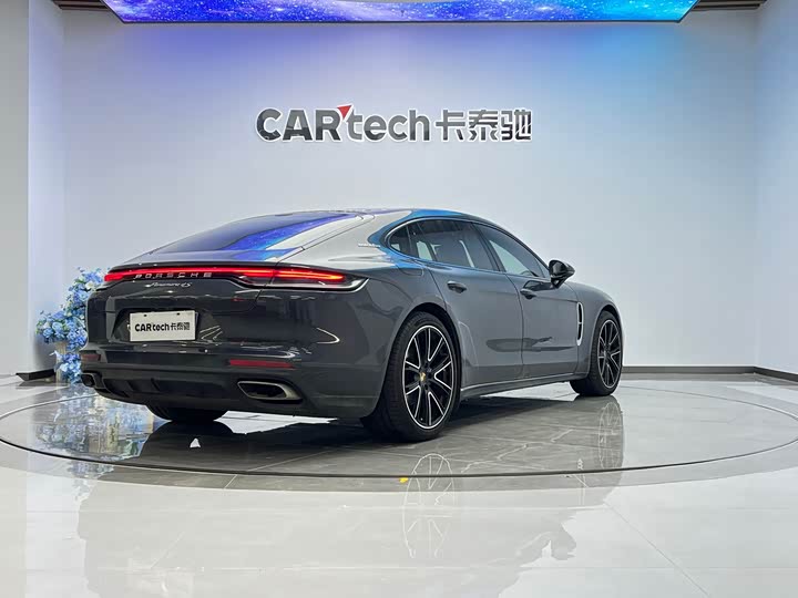 Фото 25 - Porsche Panamera