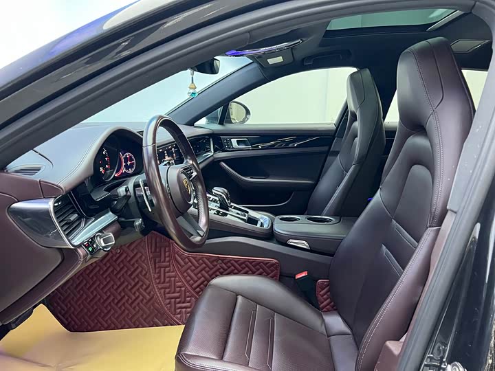 Фото 3 - Porsche Panamera