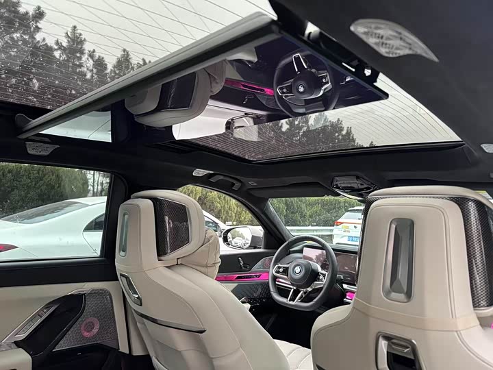 Фото 11 - BMW i7