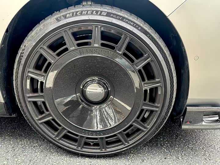 Фото 13 - BMW i7