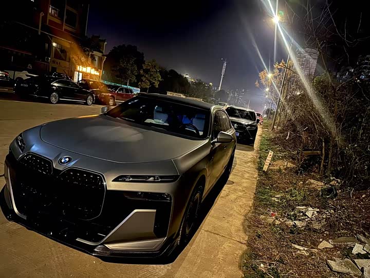 Фото 17 - BMW i7