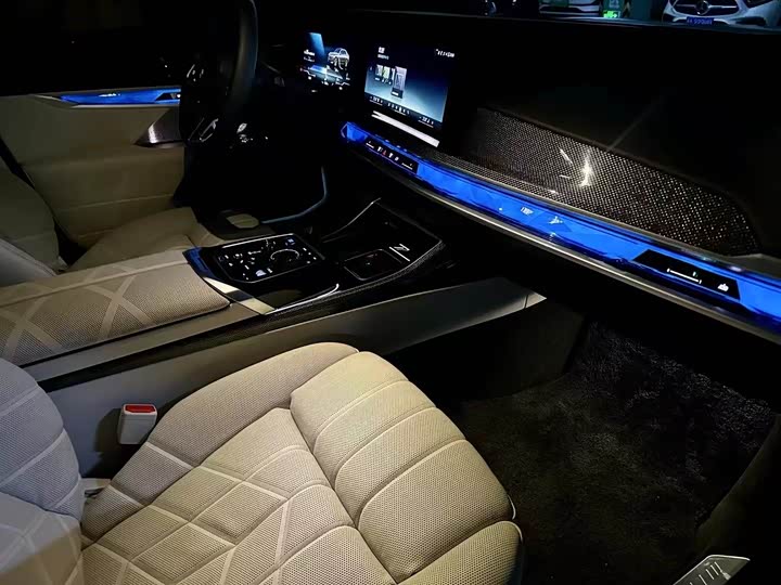 Фото 27 - BMW i7