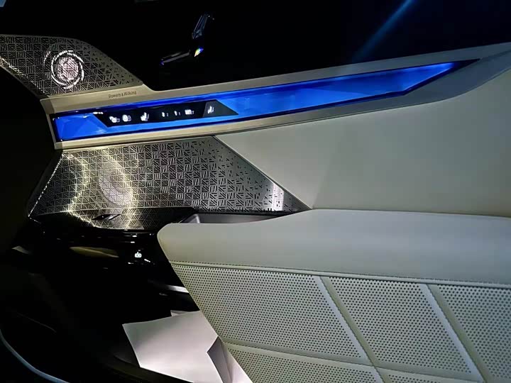 Фото 28 - BMW i7