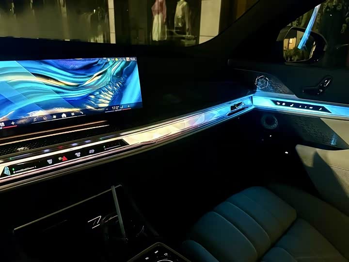 Фото 32 - BMW i7