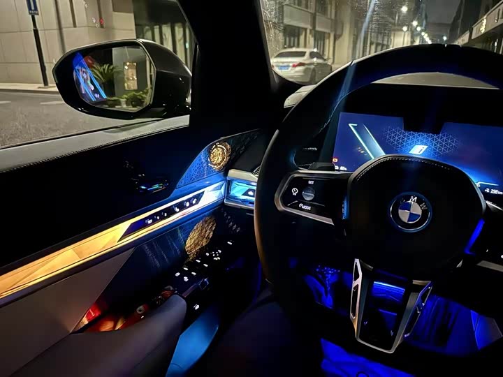 Фото 33 - BMW i7