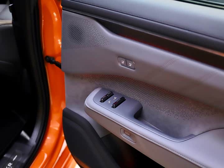 Фото 21 - Zeekr 001