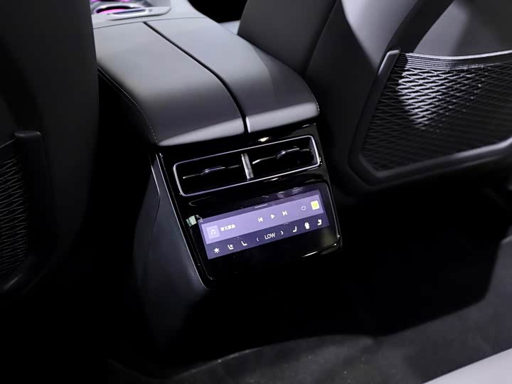 Фото 23 - Zeekr 001