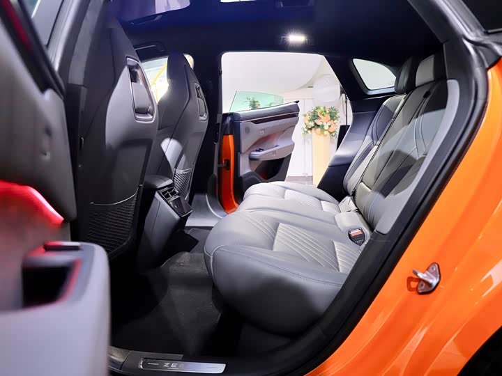 Фото 24 - Zeekr 001