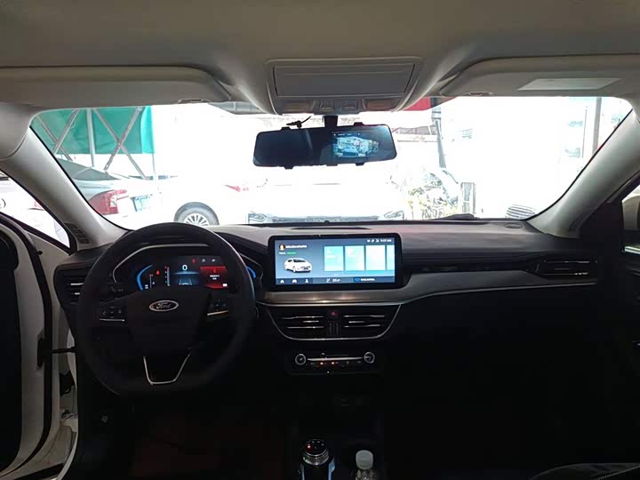 Фото 10 - Ford Focus