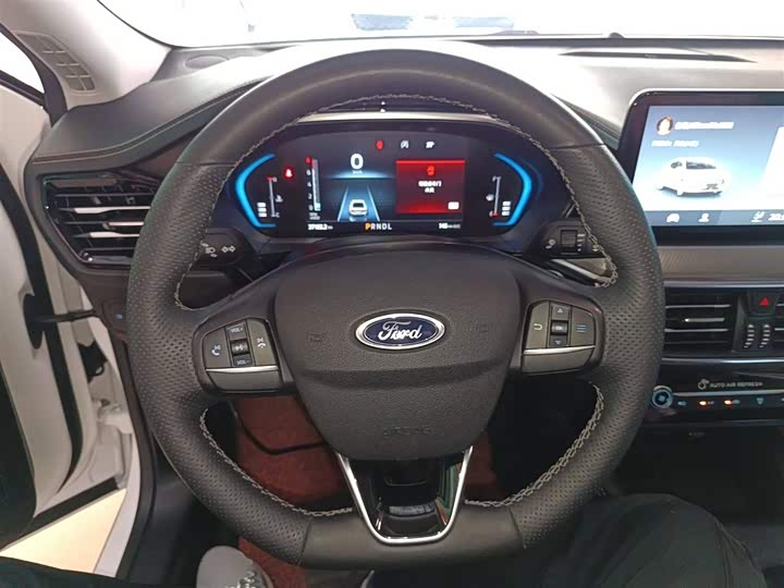 Фото 11 - Ford Focus