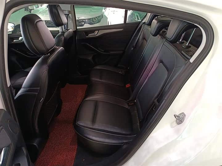 Фото 17 - Ford Focus