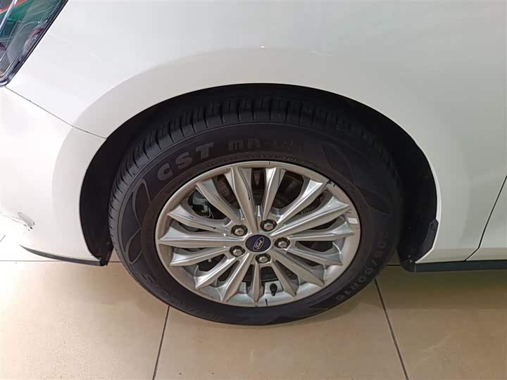 Фото 23 - Ford Focus