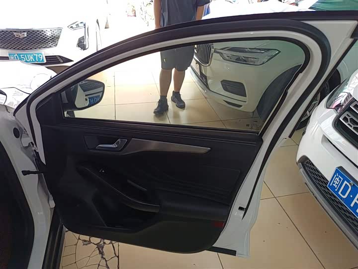 Фото 26 - Ford Focus