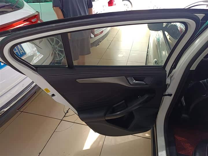 Фото 29 - Ford Focus