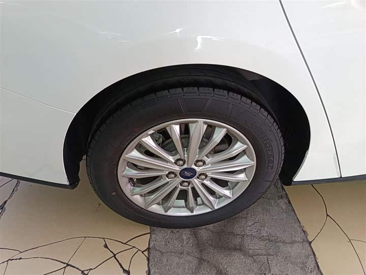 Фото 30 - Ford Focus