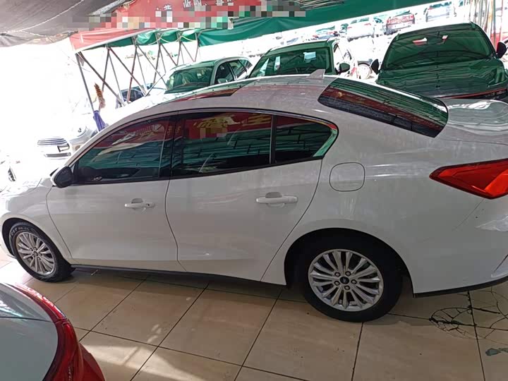 Фото 5 - Ford Focus