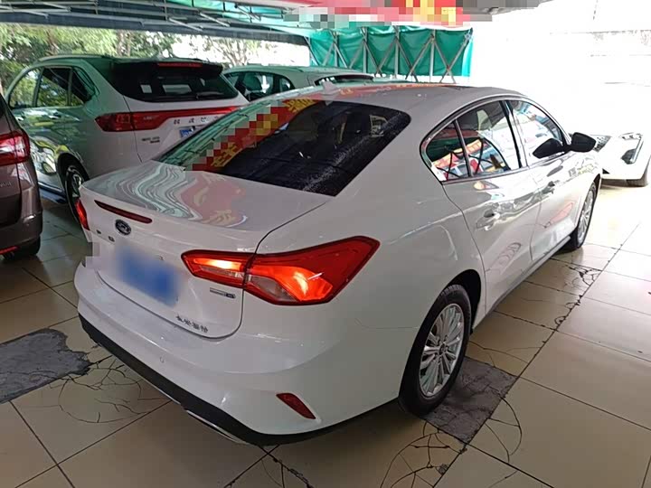 Фото 7 - Ford Focus