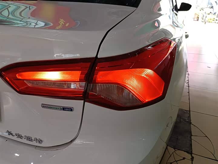 Фото 8 - Ford Focus