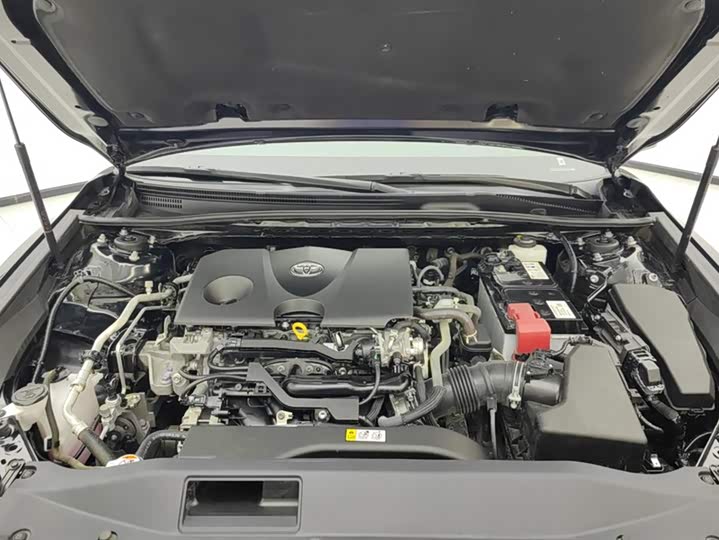 Фото 10 - Toyota Camry