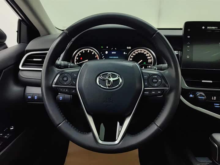 Фото 15 - Toyota Camry