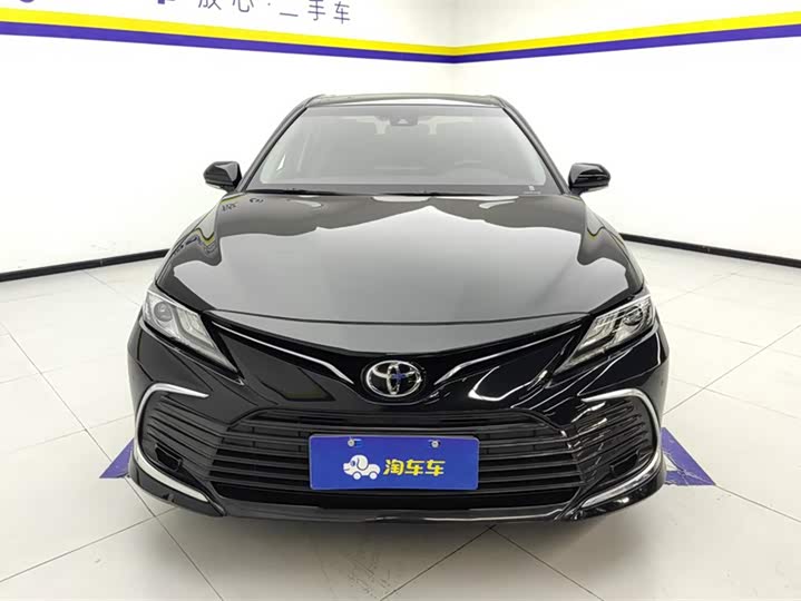Фото 2 - Toyota Camry