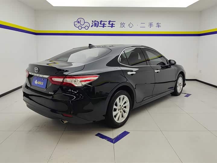 Фото 3 - Toyota Camry