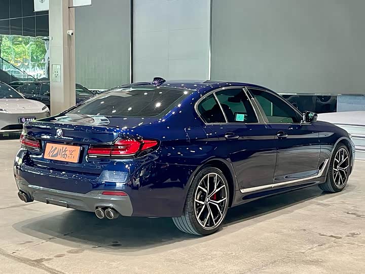 Фото 16 - BMW 5 Series