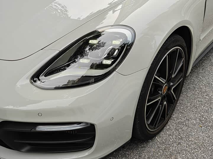 Фото 14 - Porsche Panamera