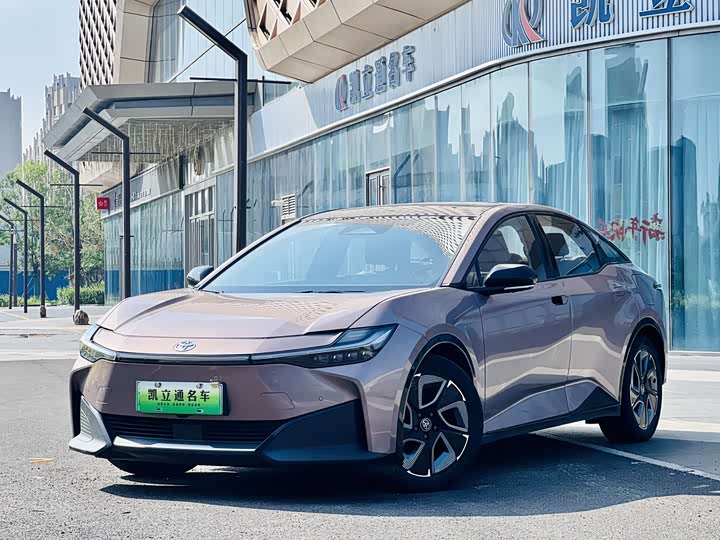 Фото 1 - Toyota bZ3