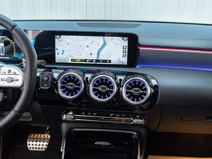 Фото 13 - Mercedes-Benz A-Class AMG