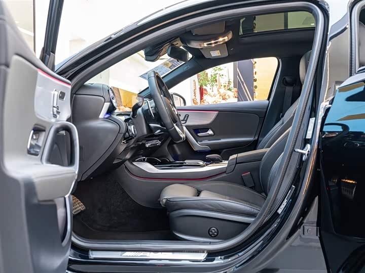 Фото 15 - Mercedes-Benz A-Class AMG