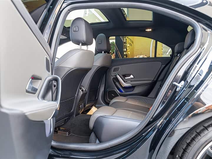 Фото 16 - Mercedes-Benz A-Class AMG