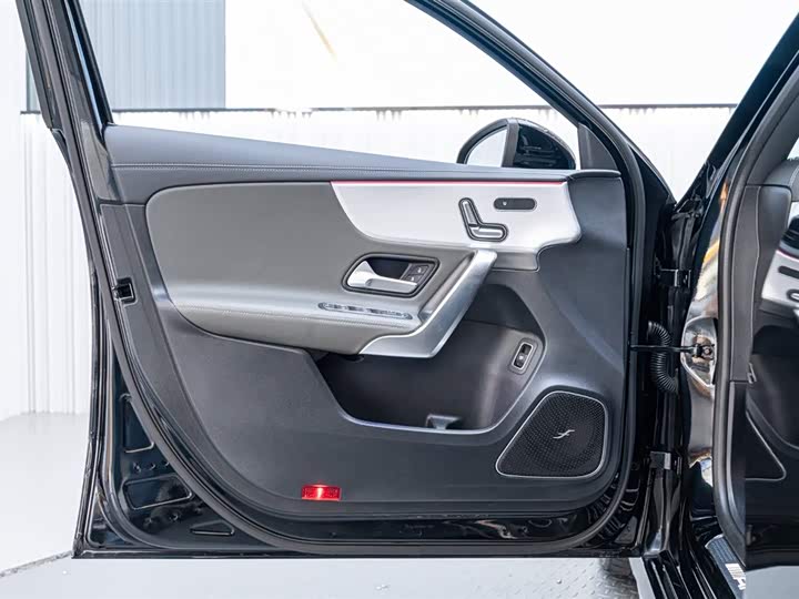 Фото 17 - Mercedes-Benz A-Class AMG