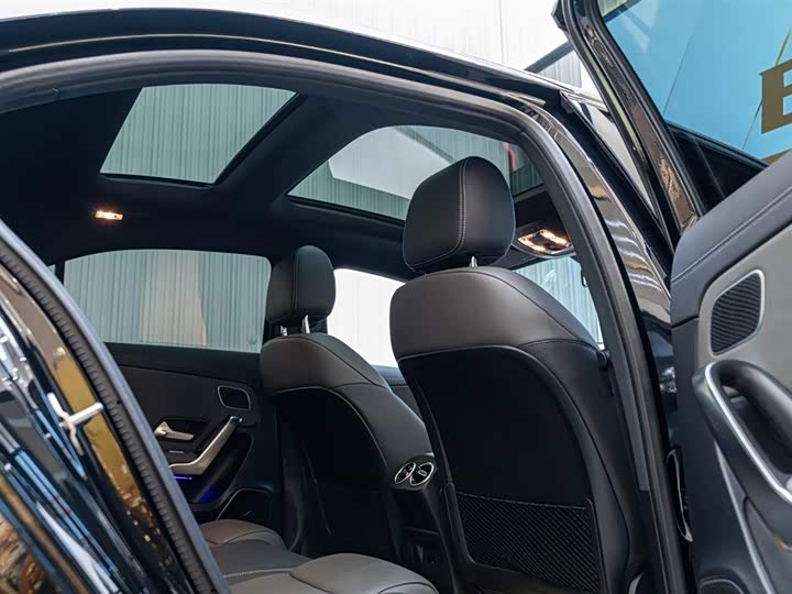 Фото 22 - Mercedes-Benz A-Class AMG