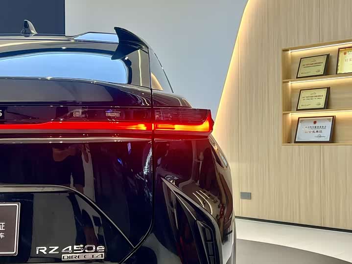 Фото 14 - Lexus RZ