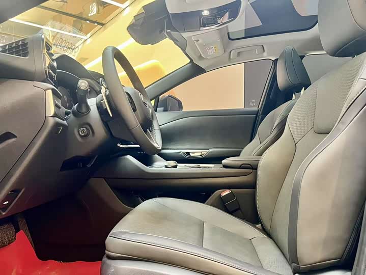 Фото 7 - Lexus RZ