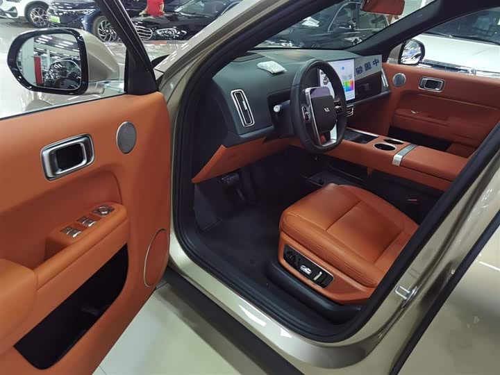 Фото 16 - LiXiang L8