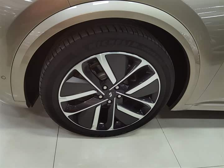 Фото 23 - LiXiang L8