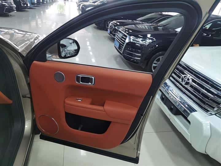 Фото 26 - LiXiang L8